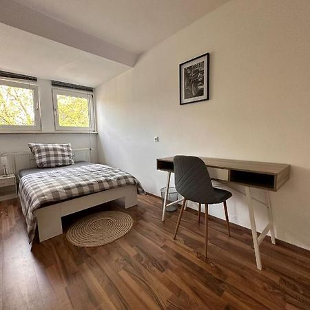 Zimmer Im Zentrum - In Der Naehe Zum Hauptbahnhof Paderborn Buitenkant foto