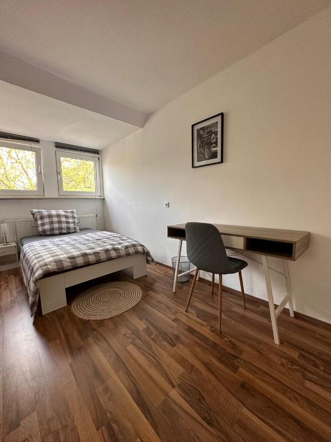 Zimmer Im Zentrum - In Der Naehe Zum Hauptbahnhof Paderborn Buitenkant foto